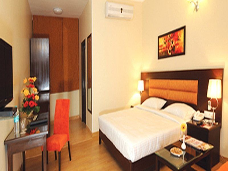 Clarks Inn Kailash Colony New Delhi Exterior photo